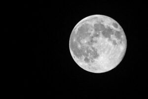 moon-gb3e652544_640