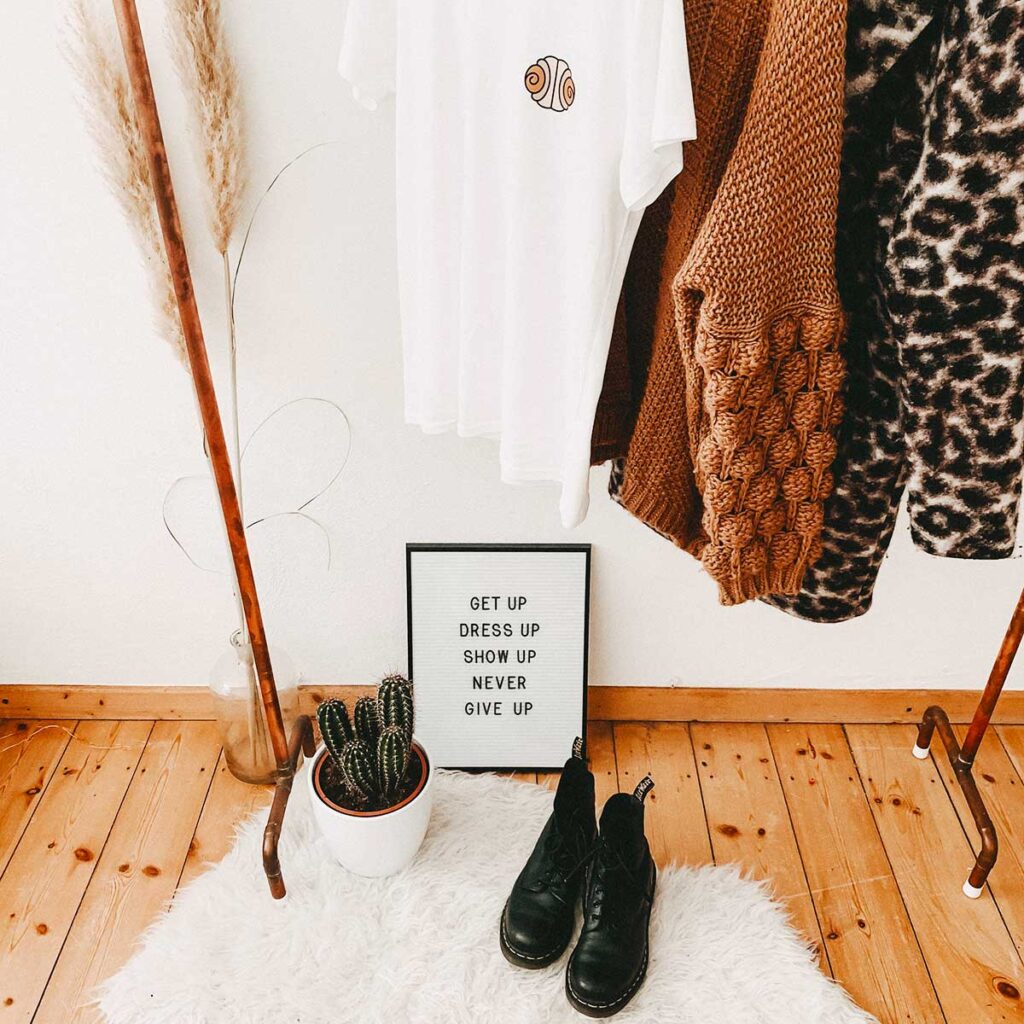 alyssa-strohmann-Af3GEg0DMEw-unsplash positive warm home Raise Positive Energy