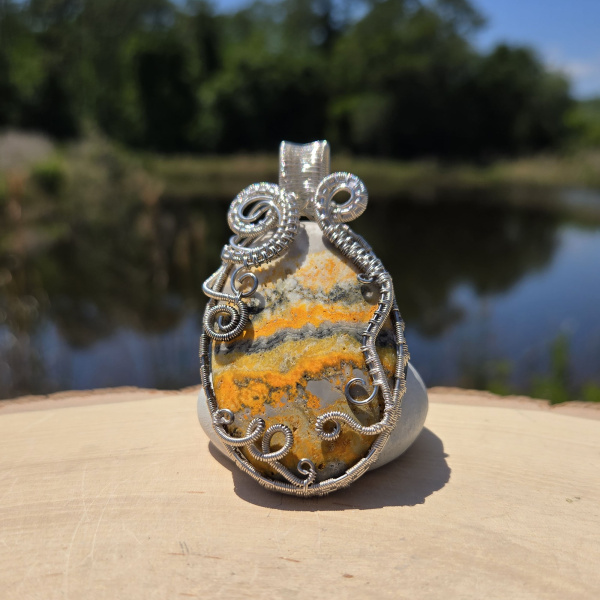 “Brilliant Aura” Pendant – Enchant the world with your presence.