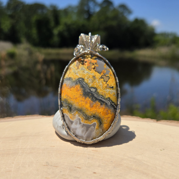 “Brilliant Aura” Pendant – Enchant the world with your presence.