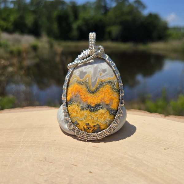 “Brilliant Aura” Pendant – Enchant the world with your presence.
